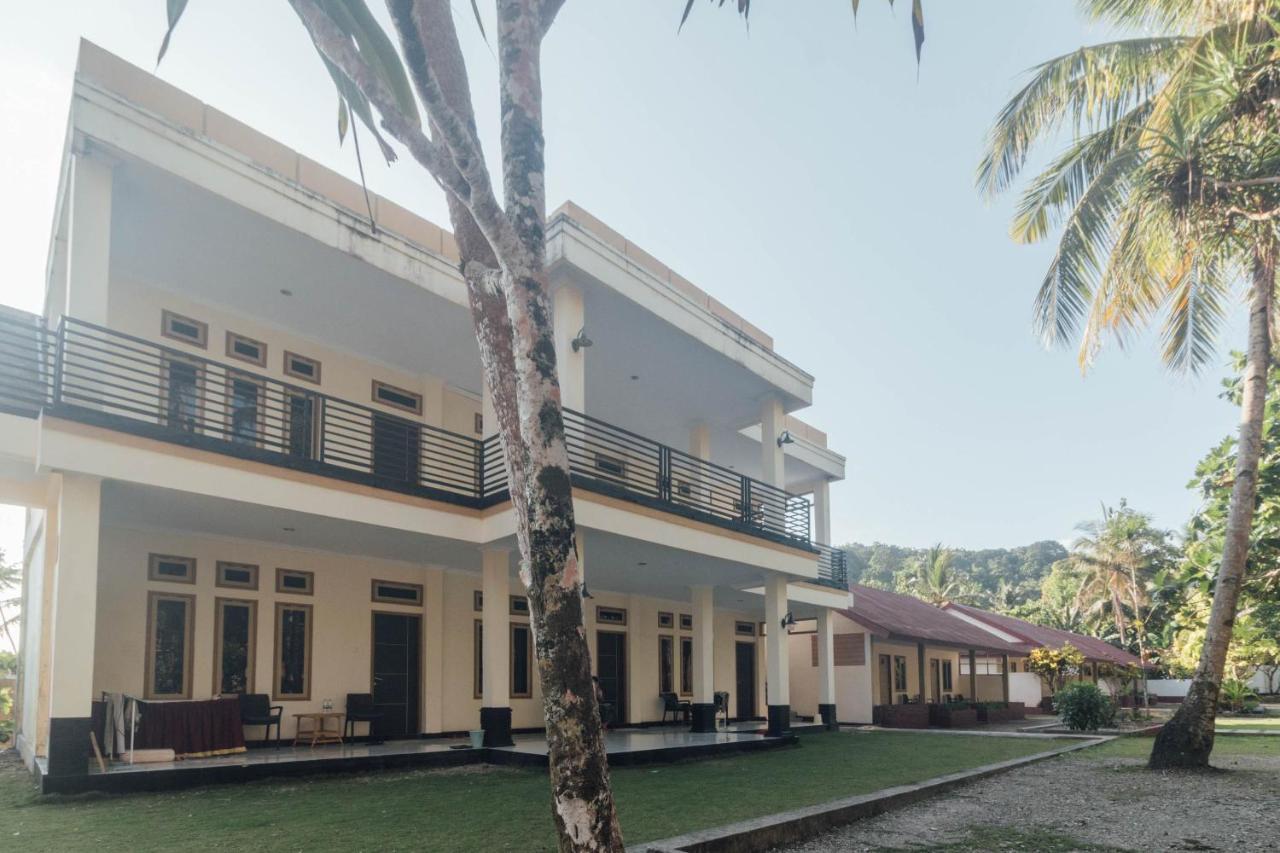 אמבון Oyo 1688 Collin Beach Hotel מראה חיצוני תמונה
