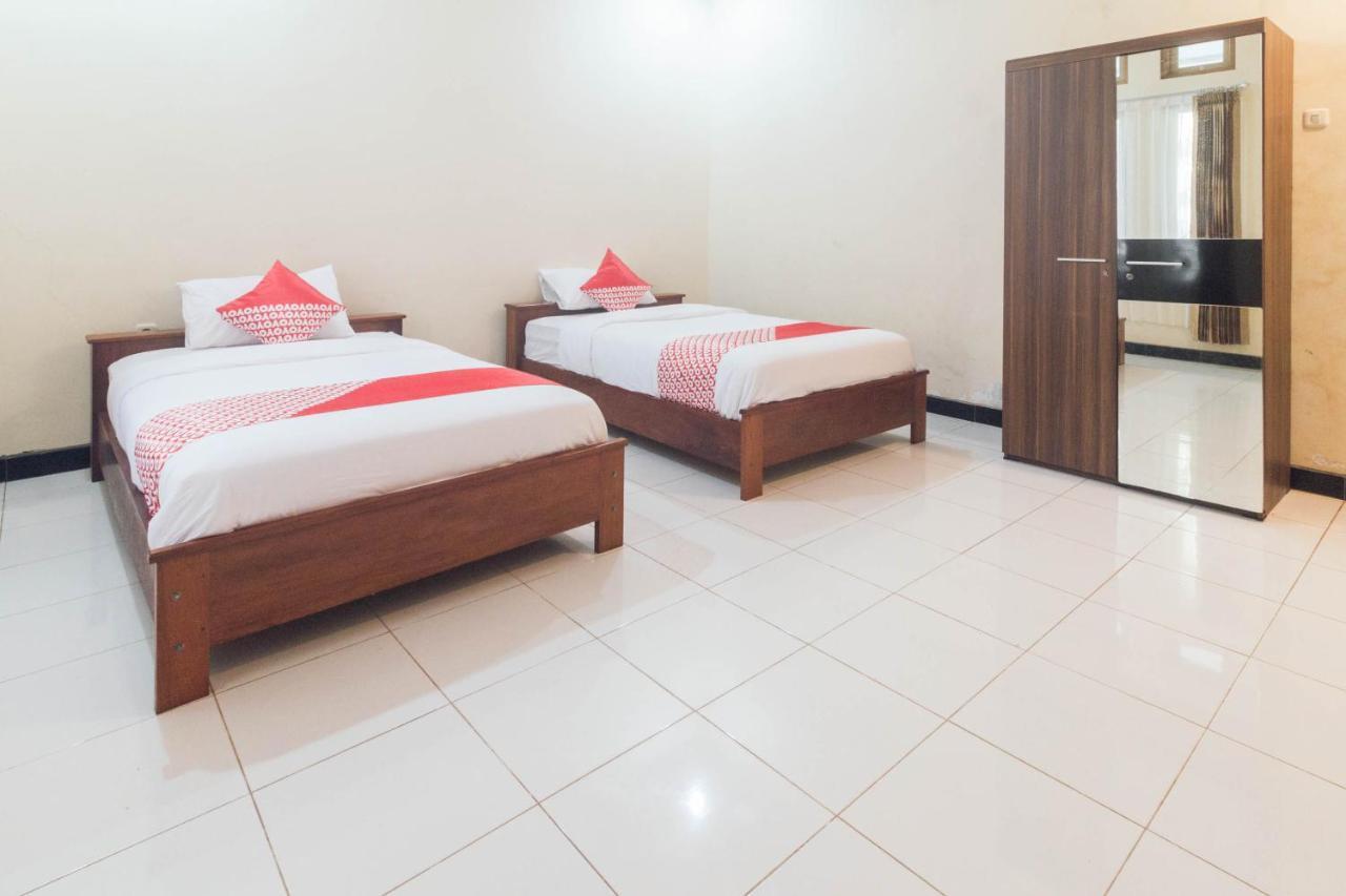 אמבון Oyo 1688 Collin Beach Hotel מראה חיצוני תמונה