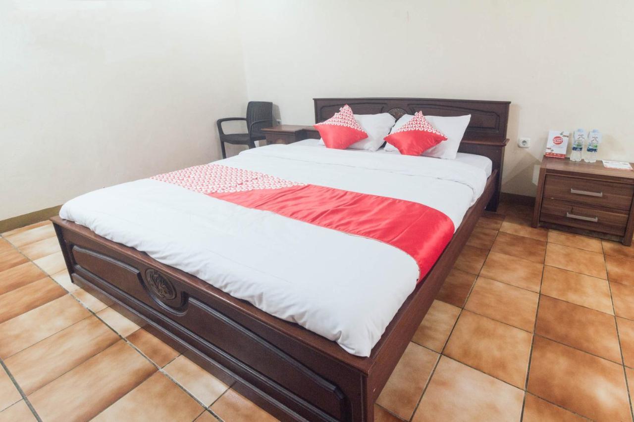 אמבון Oyo 1688 Collin Beach Hotel מראה חיצוני תמונה