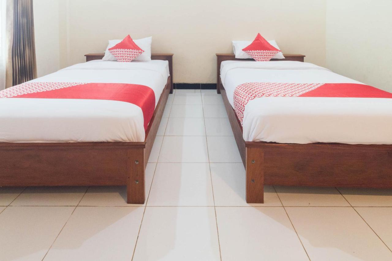 אמבון Oyo 1688 Collin Beach Hotel מראה חיצוני תמונה