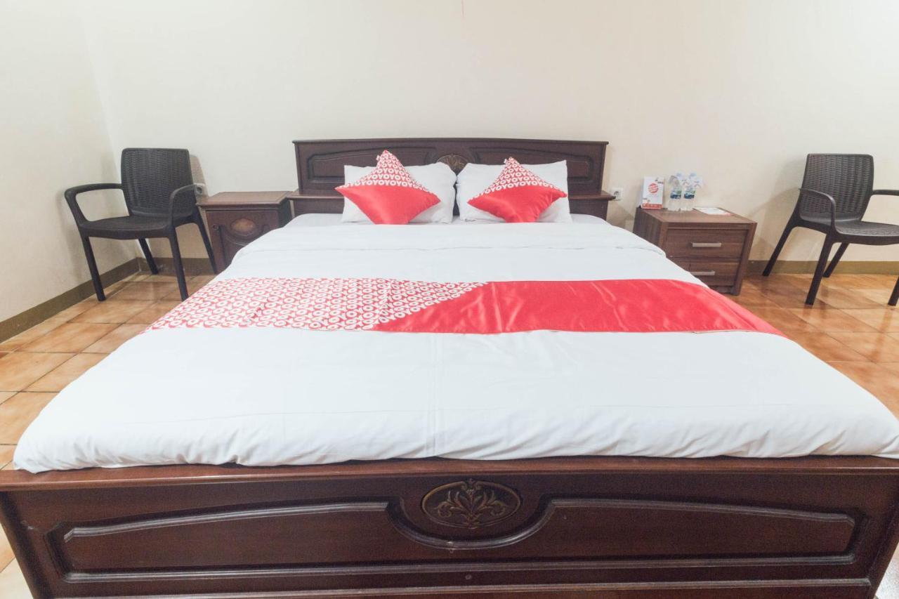 אמבון Oyo 1688 Collin Beach Hotel מראה חיצוני תמונה