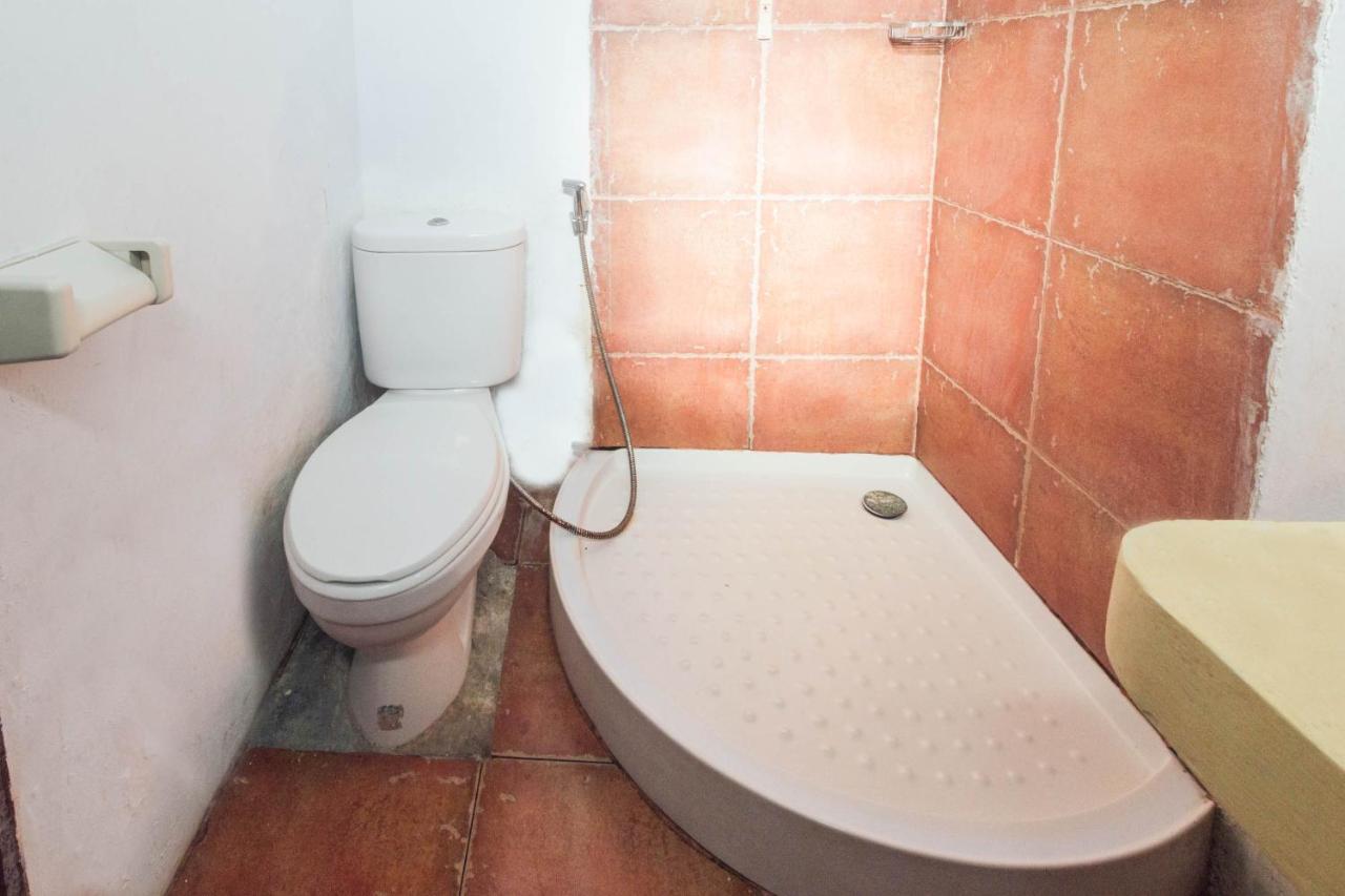 אמבון Oyo 1688 Collin Beach Hotel מראה חיצוני תמונה