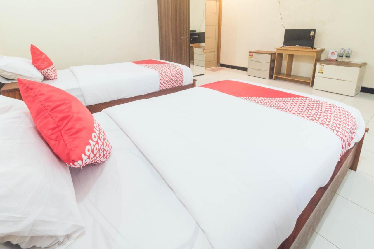 אמבון Oyo 1688 Collin Beach Hotel מראה חיצוני תמונה