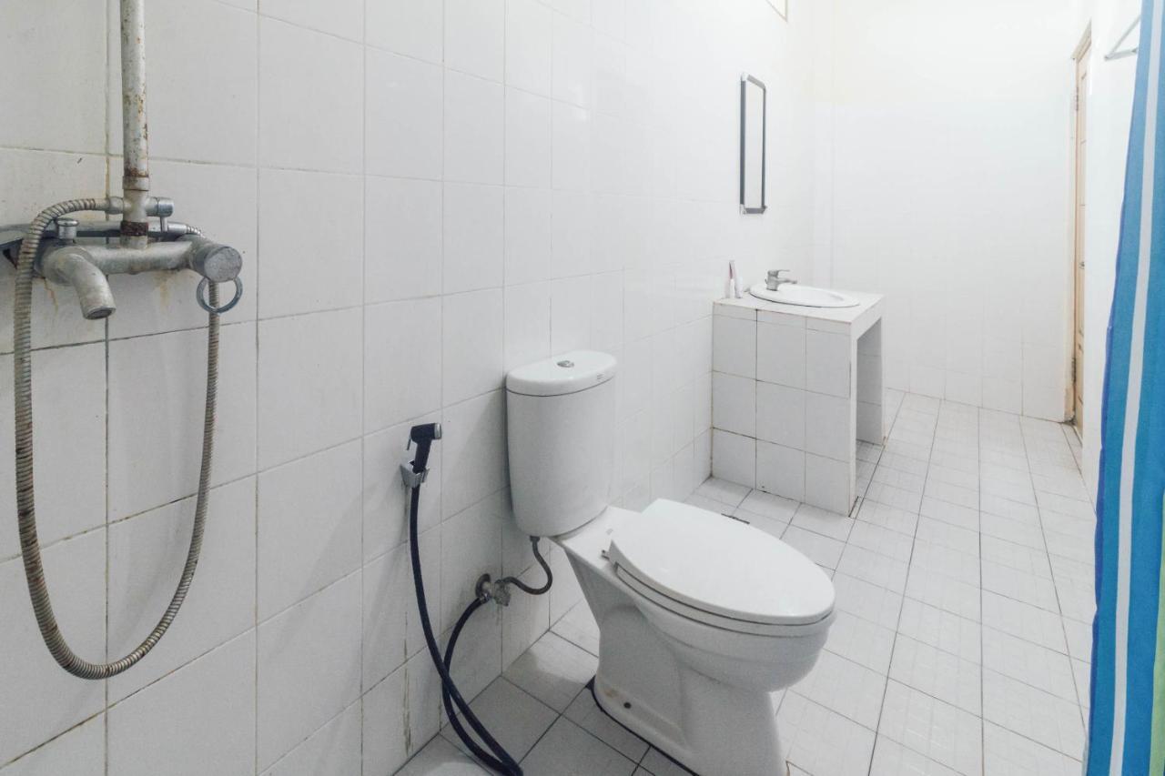 אמבון Oyo 1688 Collin Beach Hotel מראה חיצוני תמונה